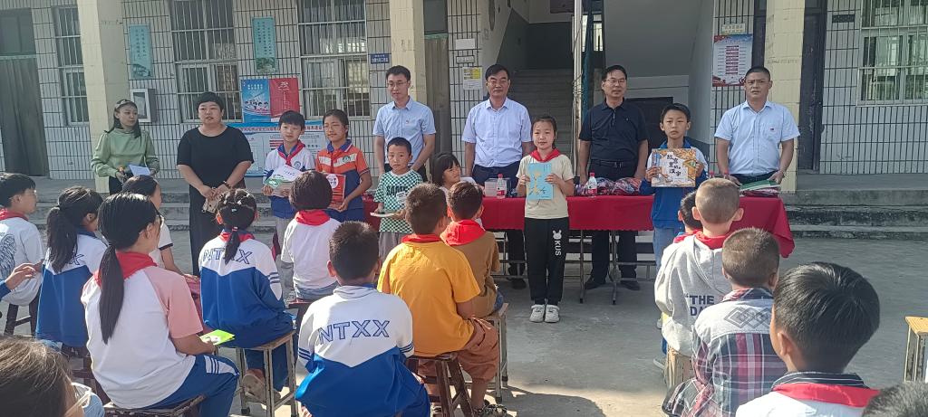 https://www.hnnvc.edu.cn/__local/6/D3/23/C0FE66D451D5FBC98C7FDE347E1_1EC77AA7_19A23.jpg