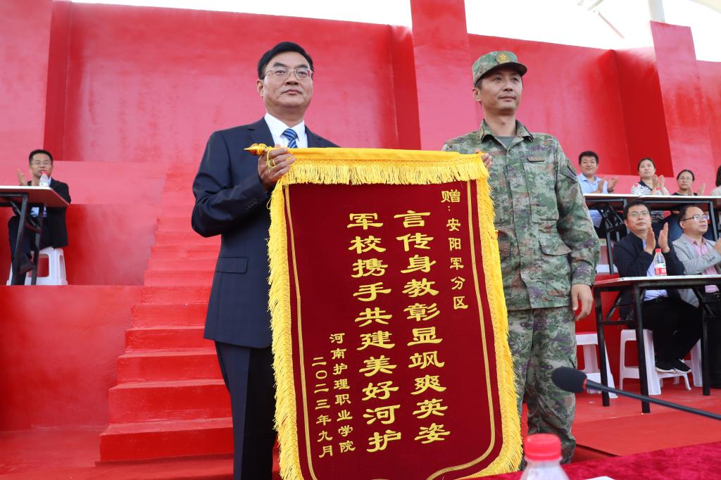 https://www.hnnvc.edu.cn/__local/B/DA/49/E90D76E33E2CEAAB4EA3079A503_4992AB5A_1983E.jpg